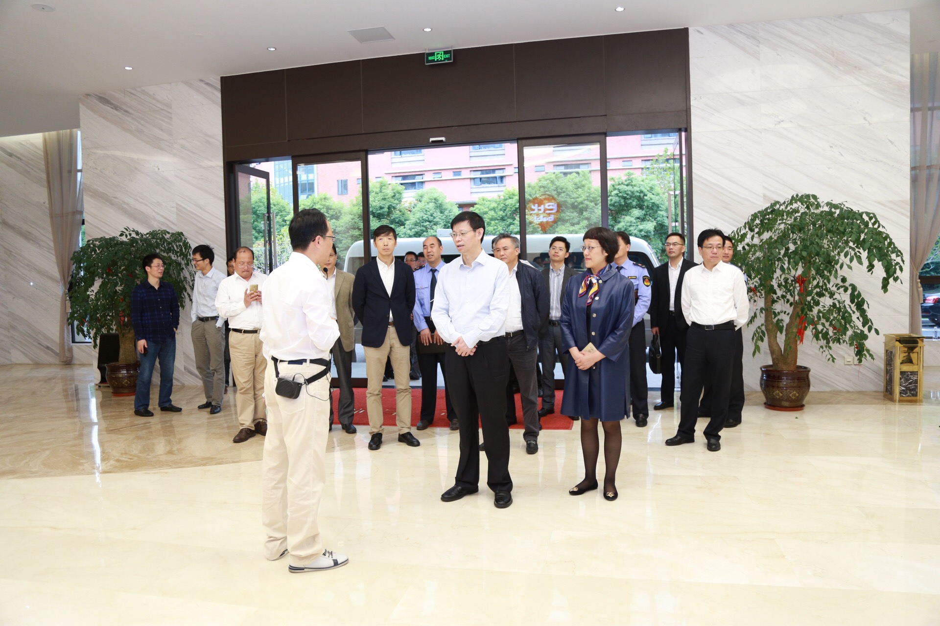 “优发国际馒头，这个企业做得很好！”--上海市许昆林副市长莅临优发国际考察指导